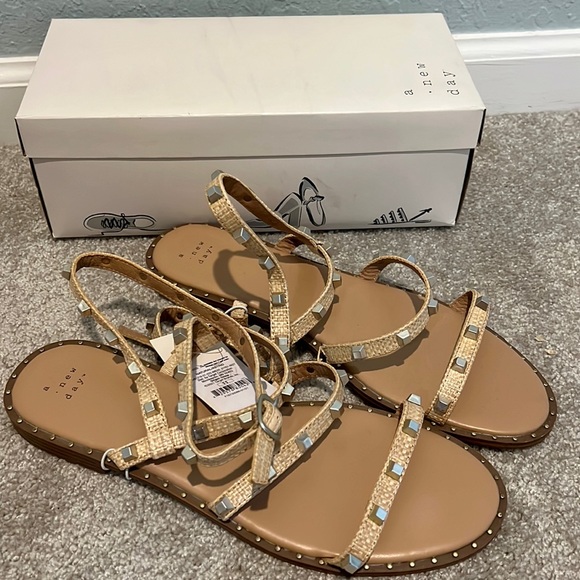 A New Day Tan Leather Metallic Silver Studded Astrid
Strappy Flat Sandals Sz 11 - Picture 3 of 6